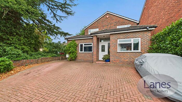 4 Bedroom Detached House For Sale In Bycullah Road, EN2