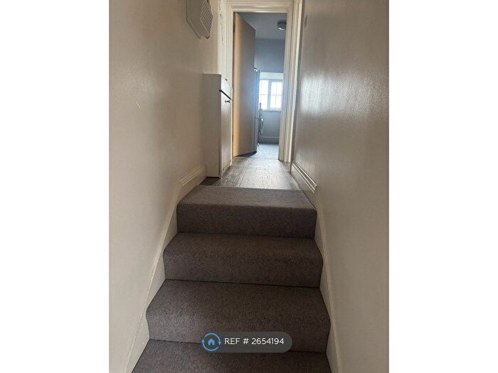 1 Bedroom Flat To Rent In Crabton Close Road, Bournemouth, BH5