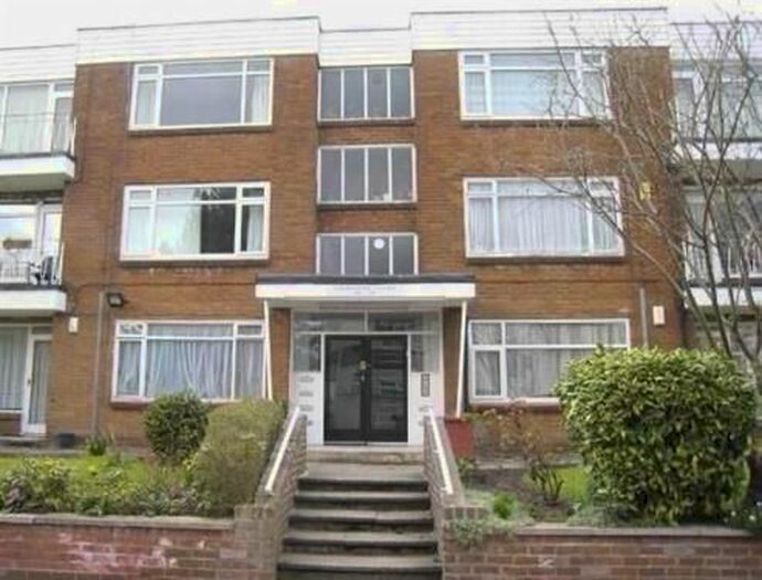 2 Bedroom Flat To Rent In Flat, Cavendish Court, Holden Road, Salford, M7
