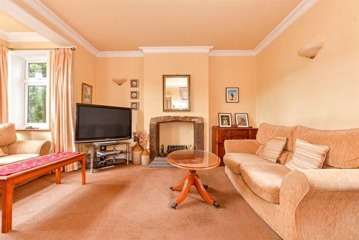 3 Bedroom Detached House For Sale In The Avenue, St. Margaret's At Cliffe, Kent, CT15