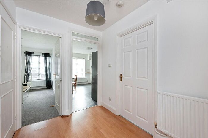 2 Bedroom Flat For Sale In Hainton Close, London, E1
