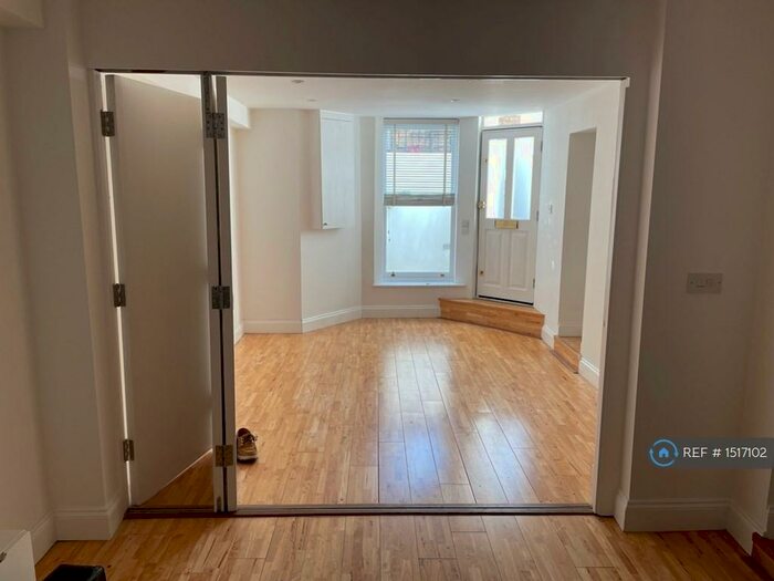 Studio To Rent In Inderwick Road, London, N8