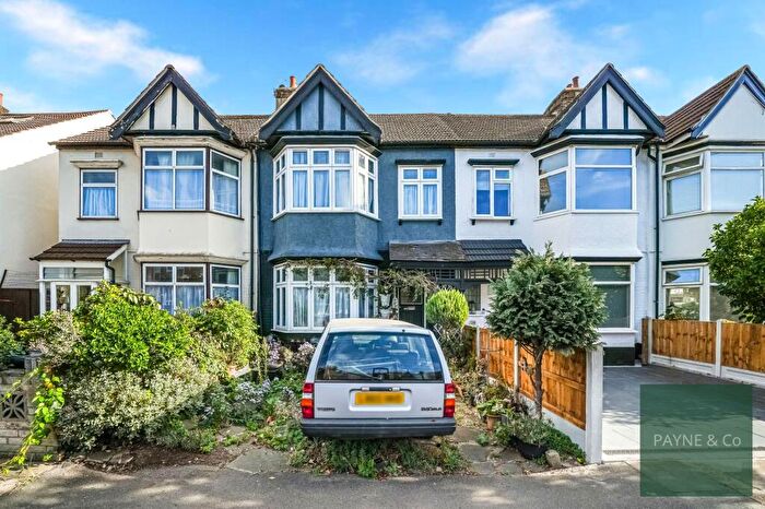 3 Bedroom Terraced House For Sale In Auckland Road, Ilford, IG1