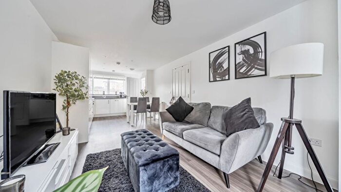 2 Bedroom Semi-detached House For Sale In Plymouth Close, Cambridge, CB3