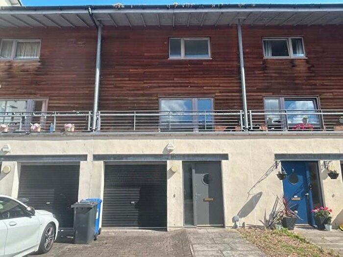 4 Bedroom Town House To Rent In Thorter Row, Dundee, DD1