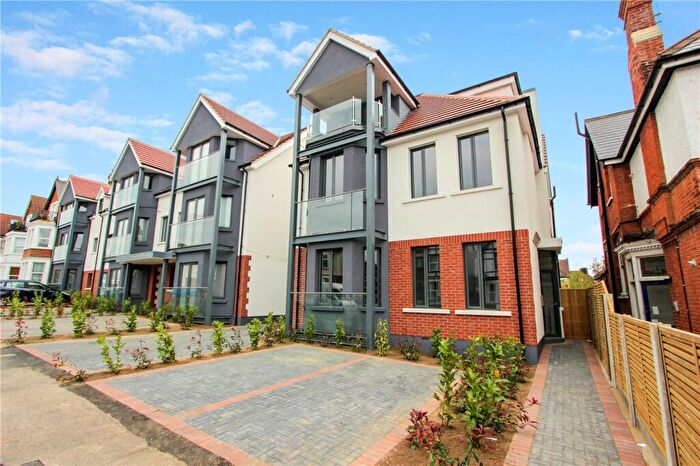 3 Bedroom Apartment To Rent In Valkyrie Road, Westcliff-on-Sea, Essex, SS0