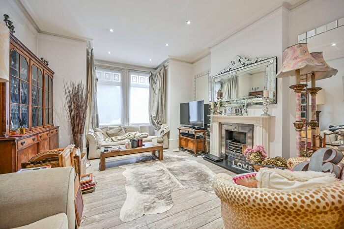 4 Bedroom Semi Detached House For Sale In Fortis Green, Fortis Green, London, N2