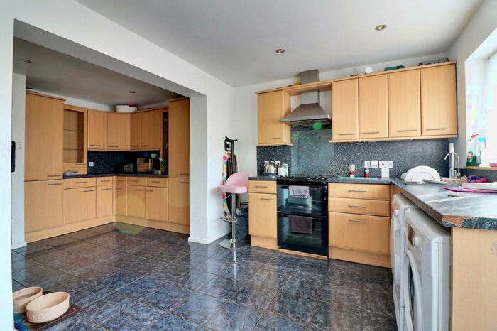 3 Bedroom Detached House To Rent In Chandlers Close, Hayling Island, PO11