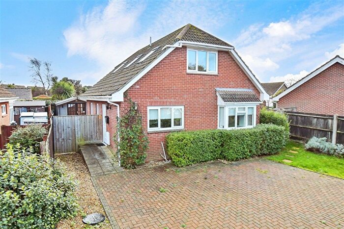 2 Bedroom Chalet For Sale In Cranleigh Gardens, Cowes, Isle Of Wight, PO31