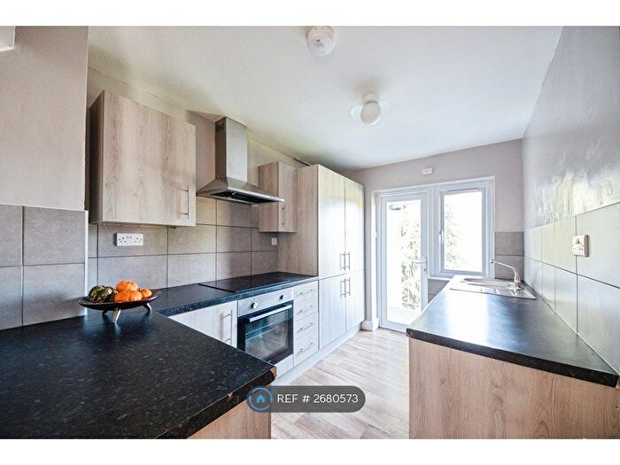 2 Bedroom Flat To Rent In Falstaff House, Birmingham, B13