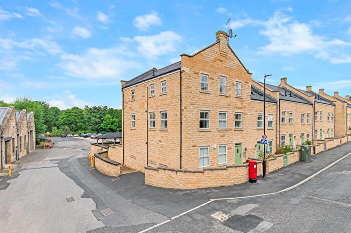 2 Bedroom Flat For Sale In Ilkley Road, Otley, West Yorkshire, Uk, LS21