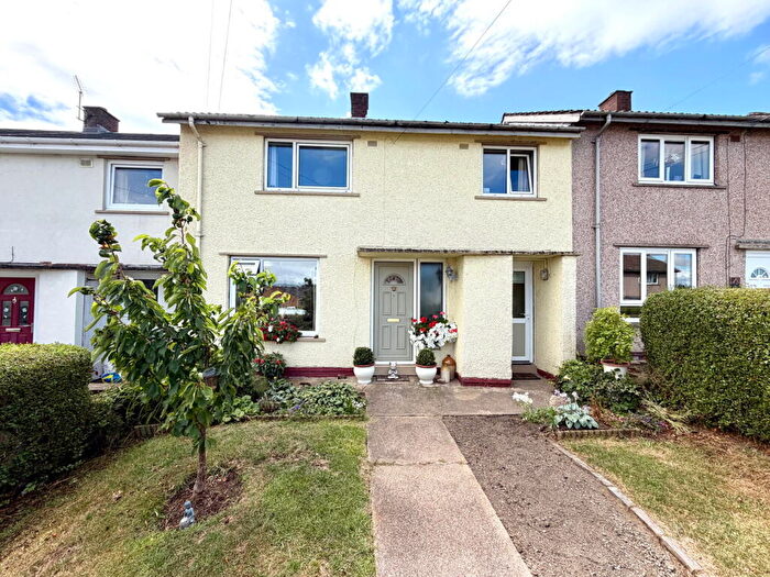 3 Bedroom Town House For Sale In Castle Close, Penistone, Sheffield, S36