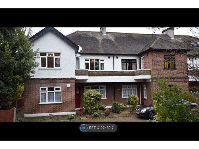 3 Bedroom Maisonette To Rent In Beechwood Park, London, E18