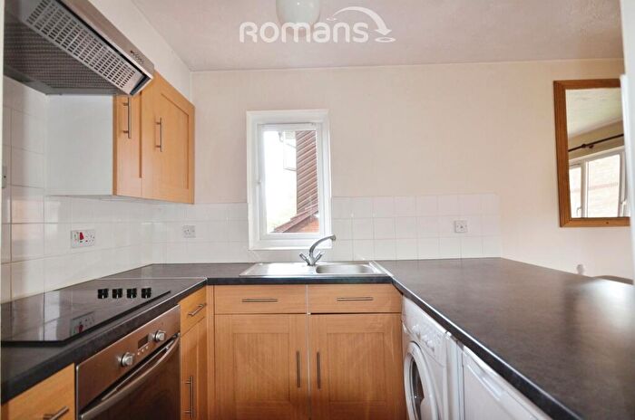 1 Bedroom Flat To Rent In Littlebrook Avenue, Slough, SL2