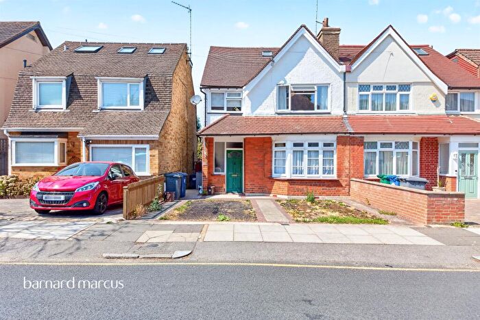 3 Bedroom Maisonette For Sale In Ridgeview Road, London, N20