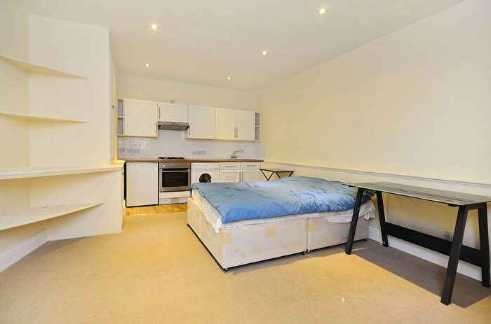 Studio To Rent In West Hill, West Hill, London, SW18