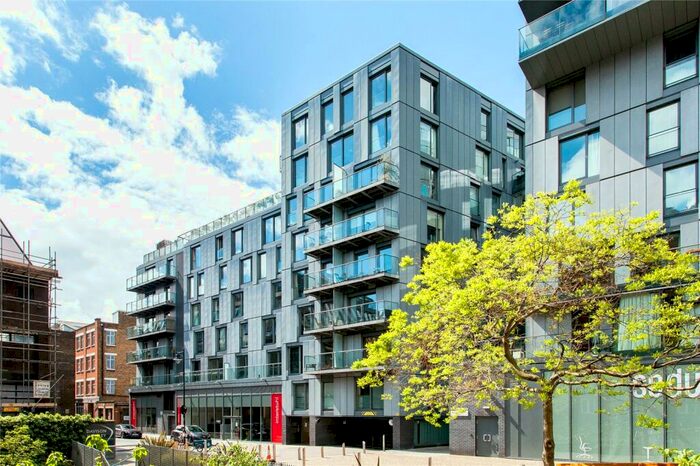 1 Bedroom Flat To Rent In Dickinson Court, Brewhouse Yard, EC1V