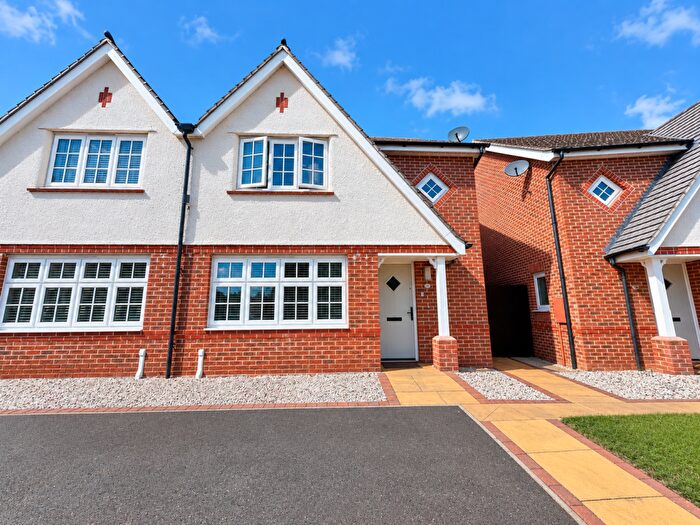 3 Bedroom Semi Detached House For Sale In Elizabeth Close, Countesthorpe, Leicester, LE8