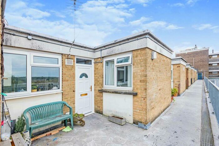 2 Bedroom Apartment To Rent In Pound Way, Oxford, OX4