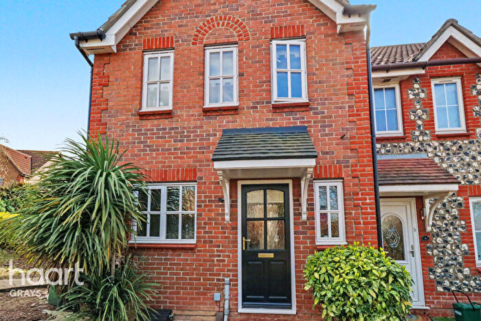 3 Bedroom End Of Terrace House For Sale In Triumph Close, Grays, RM16