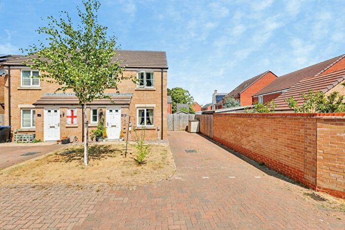 3 Bedroom Semi-Detached House For Sale In Aviary Row, Northampton, NN2