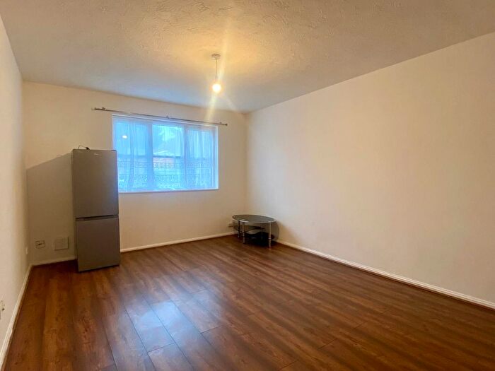 1 Bedroom Flat To Rent In Kennedy Close, Mitcham, CR4