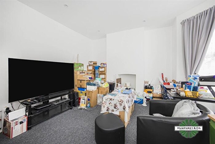 2 Bedroom Flat To Rent In Somers Road, Walthamstow, E17