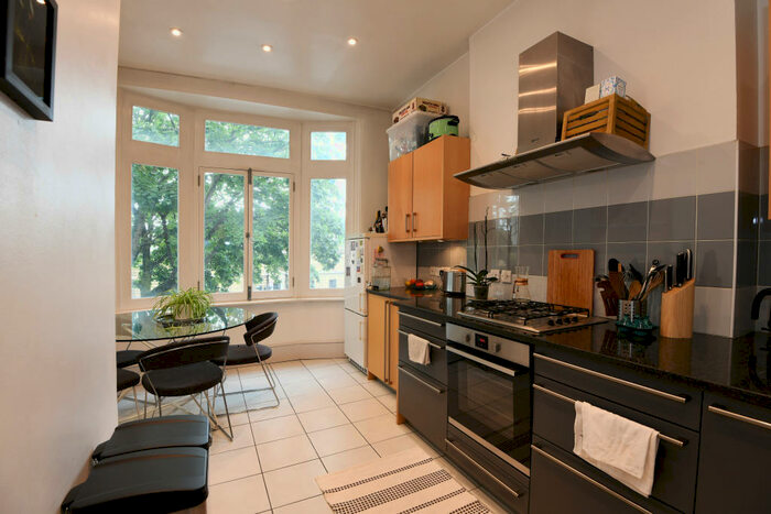 3 Bedroom Flat To Rent In Upper Street, London, N1