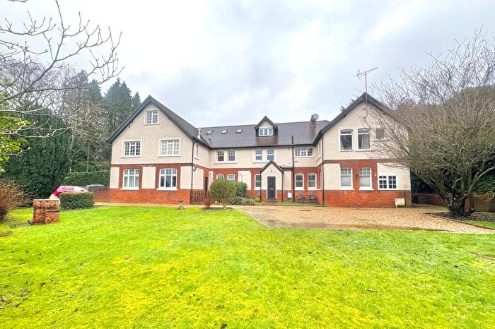 2 Bedroom Flat For Sale In The Crescent, Farnham, Surrey, GU9