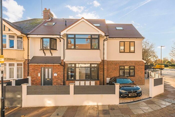 3 Bedroom Flat For Sale In Ashfield Road, Acton, W3