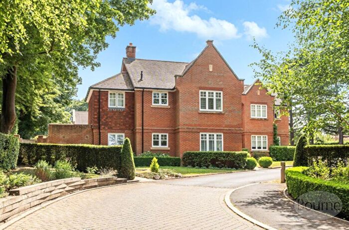 2 Bedroom Apartment For Sale In Downs Drive, Guildford, Surrey, GU1