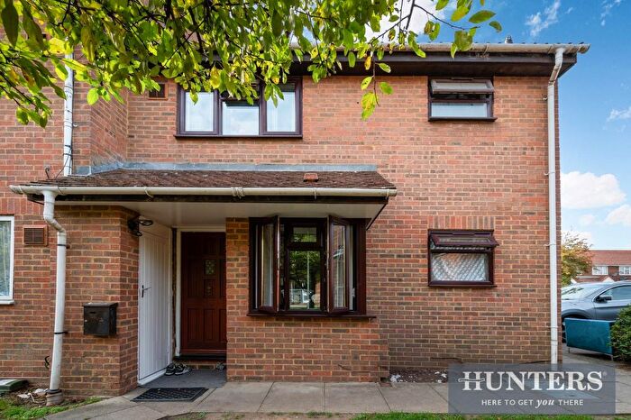 1 Bedroom End Terrace House For Sale In Pickwick Close, Hounslow, TW4