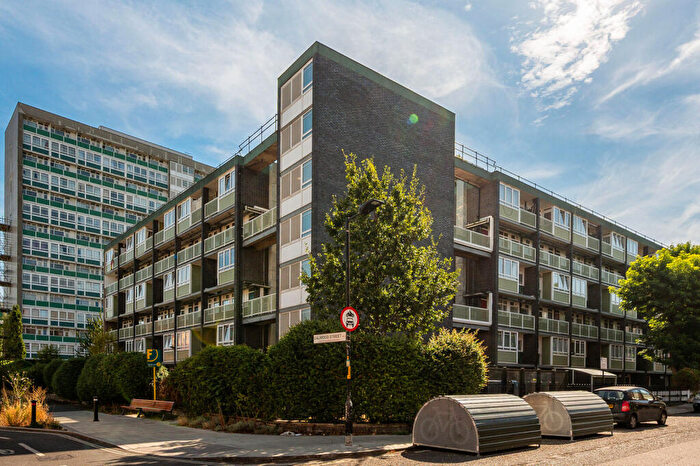 2 Bedroom Flat To Rent In Sceaux Gardens, Camberwell, London, SE5
