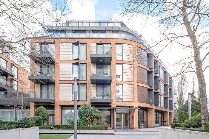 2 Bedroom Flat For Sale In Plaza Gardens, London, SW15