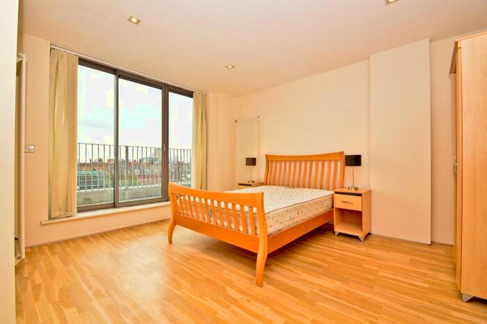 2 Bedroom Apartment To Rent In Plumbers Row, Aldgate East, E1
