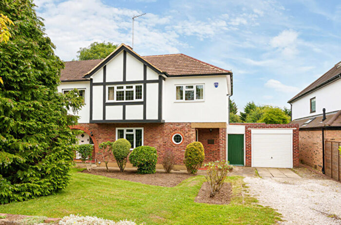 3 Bedroom Semi-Detached House For Sale In Parkgate Avenue, Hadley Wood, EN4