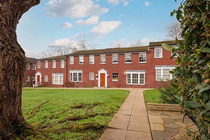 1 Bedroom Flat For Sale In Cottenham Park Road, Wimbledon, SW20