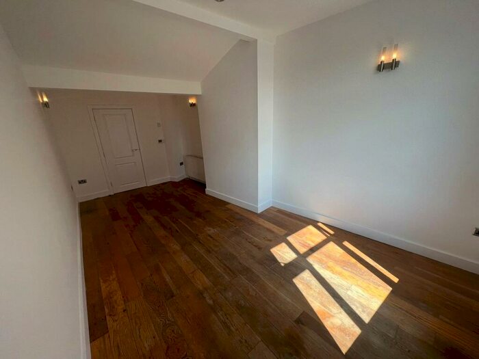 2 Bedroom Apartment To Rent In Castle Yard, Stockport Centre, Manchester, SK1