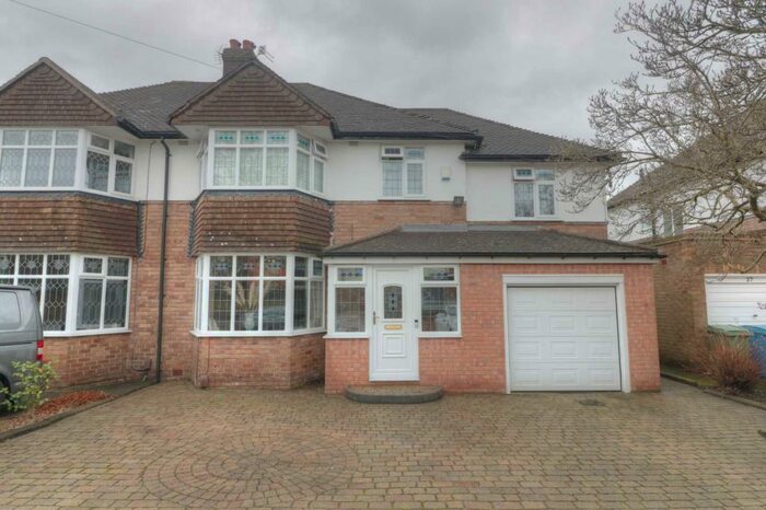 4 Bedroom Semi-Detached House To Rent In Woolton Hill Road, Woolton, L25