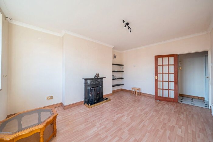 2 Bedroom Flat For Sale In Darlan Road, London, SW6