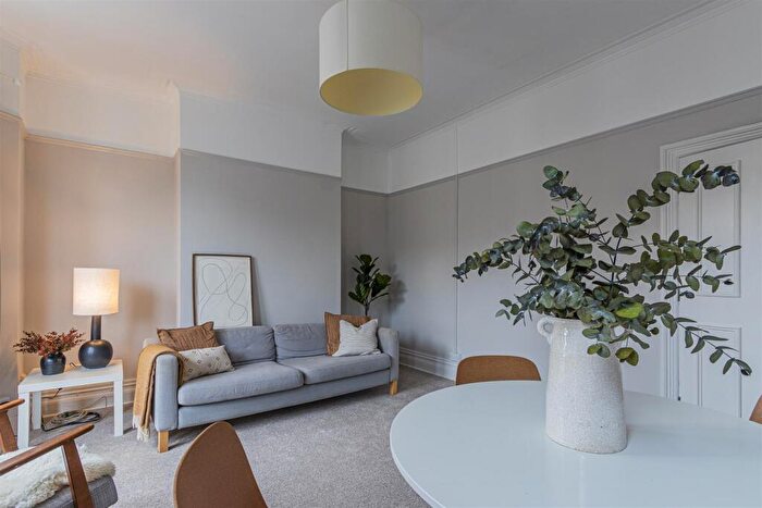 2 Bedroom Flat To Rent In Werfa Street, Roath Park, CF23