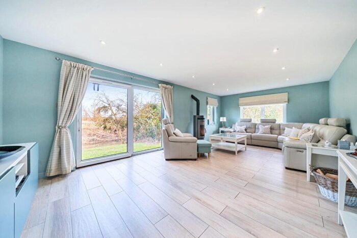 4 Bedroom Detached Bungalow For Sale In Wharf Lane, Kirkby-On-Bain, LN10