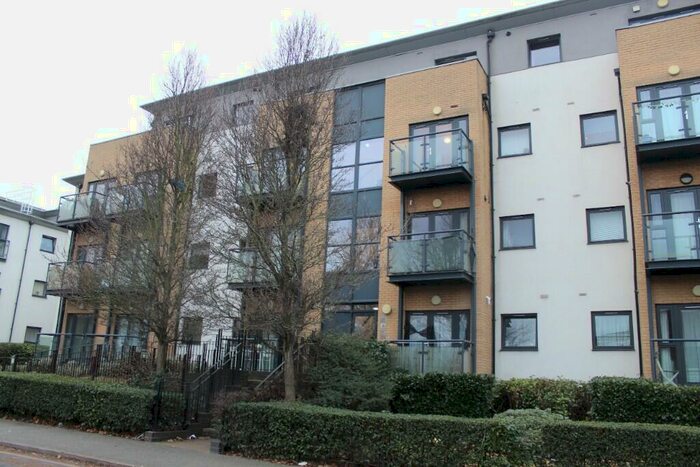 1 Bedroom Flat To Rent In Cottons Approach, Romford, London, RM7