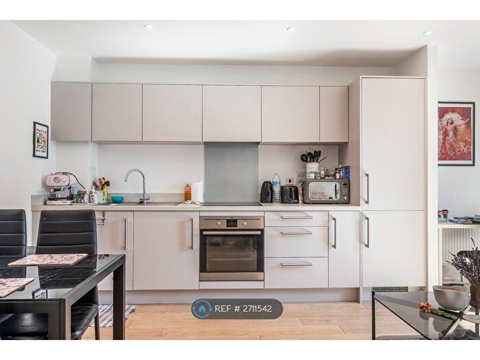 1 Bedroom Flat To Rent In Waterside Way, London, N17
