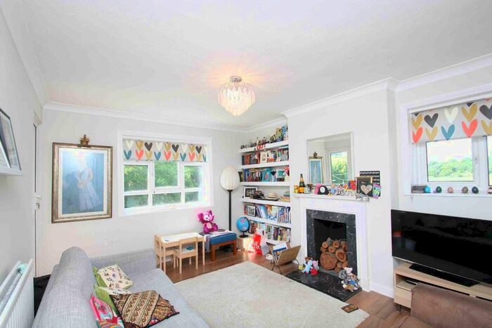 2 Bedroom Flat To Rent In Horne Way, London, SW15