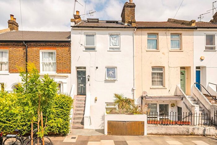 3 Bedroom Flat For Sale In Berrymede Road, Chiswick, W4