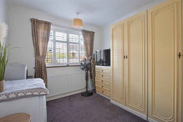 2 Bedroom Detached Bungalow For Sale In Lindale Road, Dunston, Chesterfield, S41