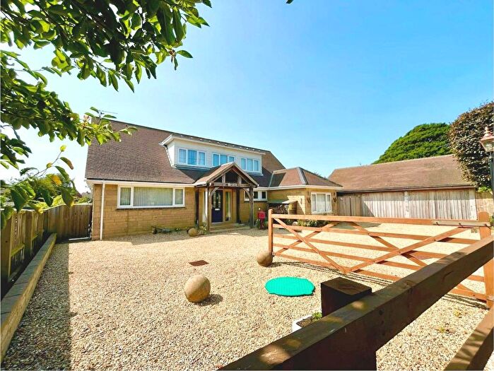 4 Bedroom Detached House For Sale In Farriers Way, Shorwell, PO30