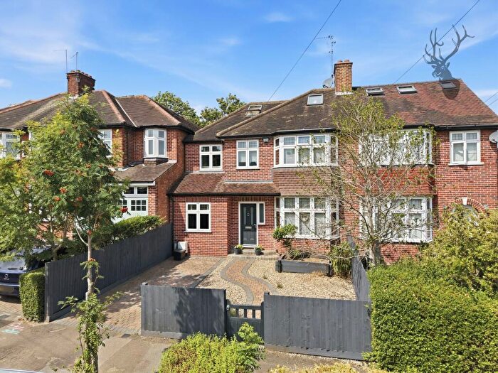 4 Bedroom Semi Detached House For Sale In Abbotsford Gardens, London, IG8
