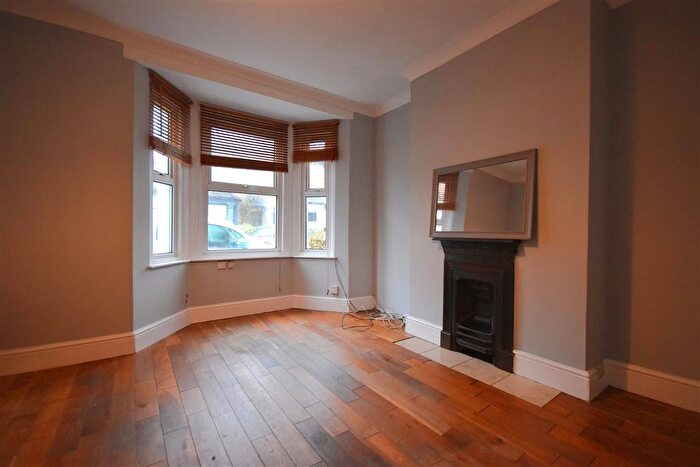 1 Bedroom Flat To Rent In Studley Grange Road, Hanwell, W7
